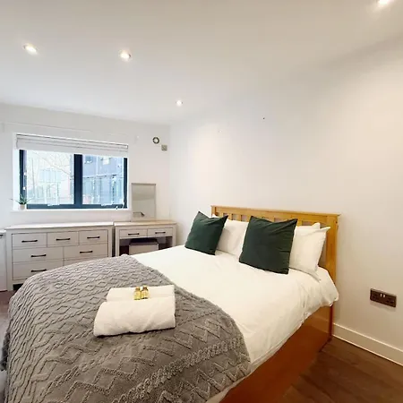 Appartement Two Bedroom Basement Flat In Brasswork Bristol
