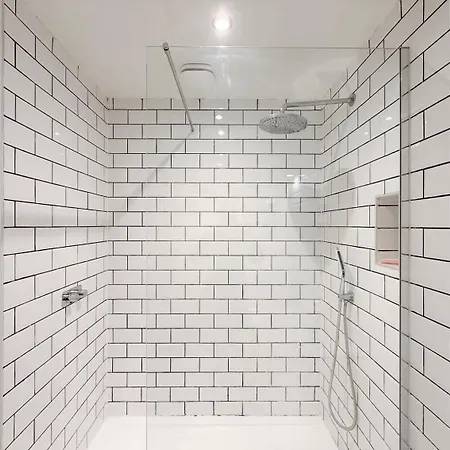 Lägenhet Two Bedroom Basement Flat In Brasswork